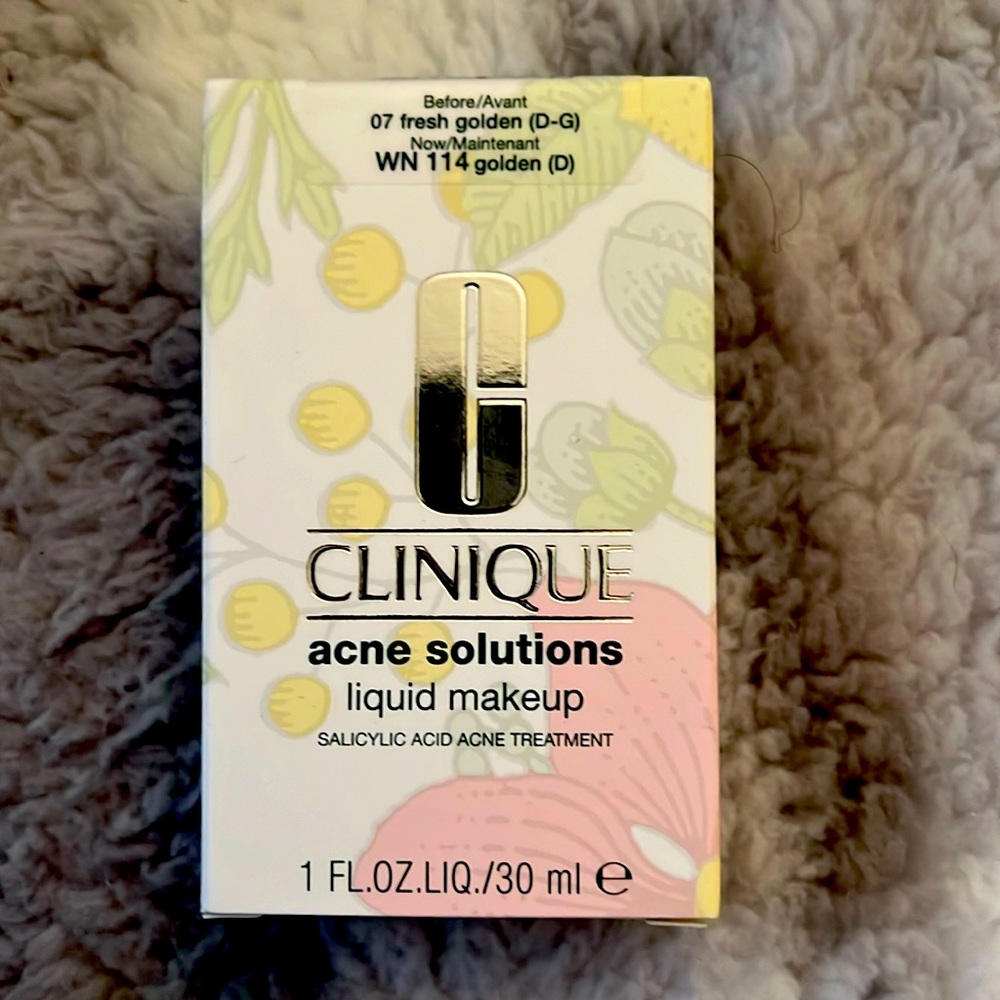 Clinique acne solutions liquid makeup. WN114 golden (07 fresh golden) NEW IN BOX